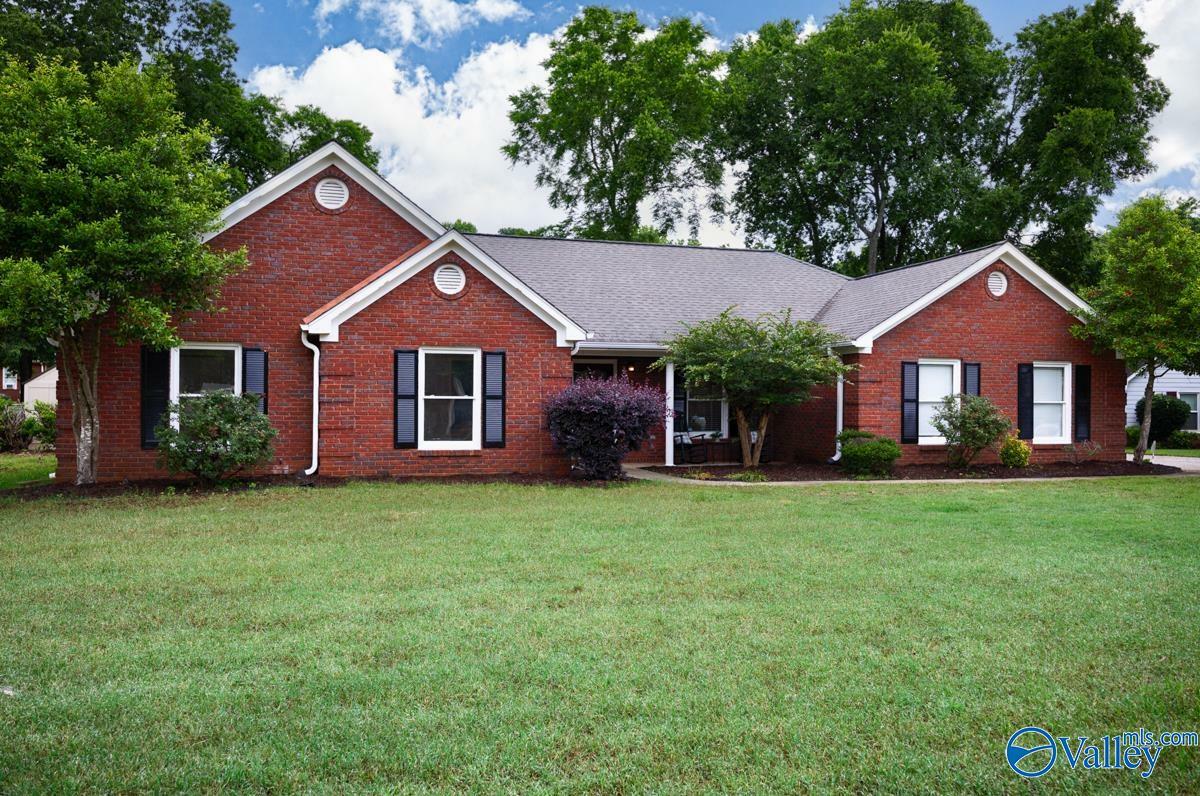 Property Photo:  105 Chinook Trail  AL 35758 