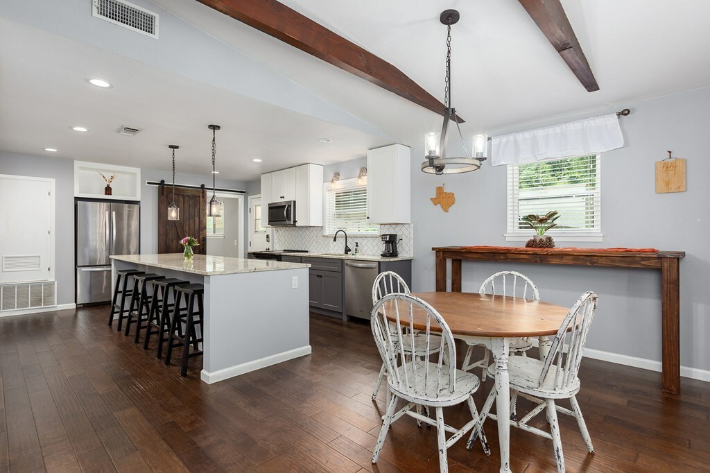 Property Photo: 1402 Robinwood TX 75904