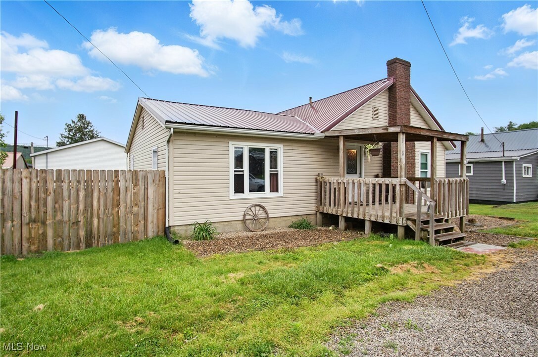 Property Photo: 618 Market Street OH 43771