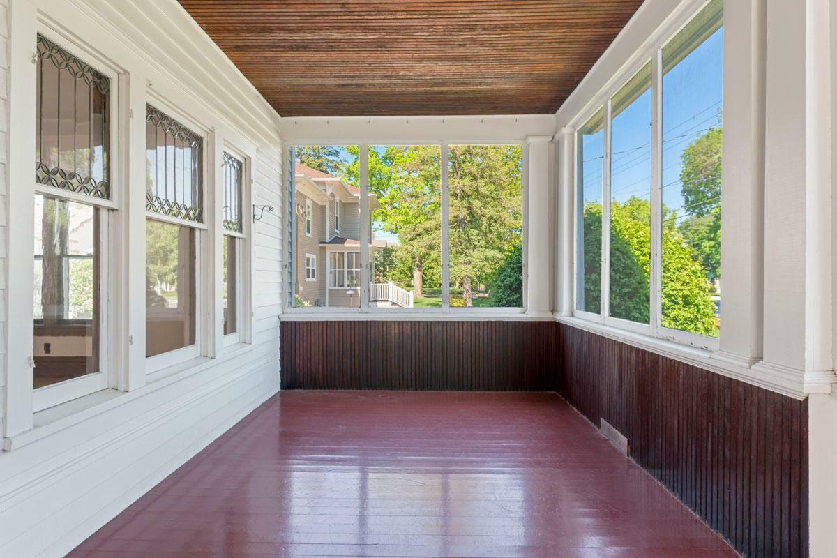 Property Photo: 408 5th Street E MN 55057