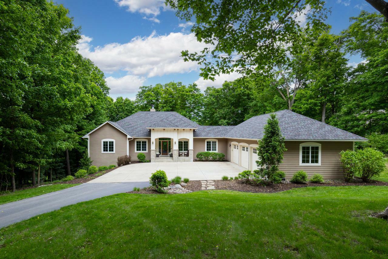 Property Photo: 8580 Maple View Drive MN 55322