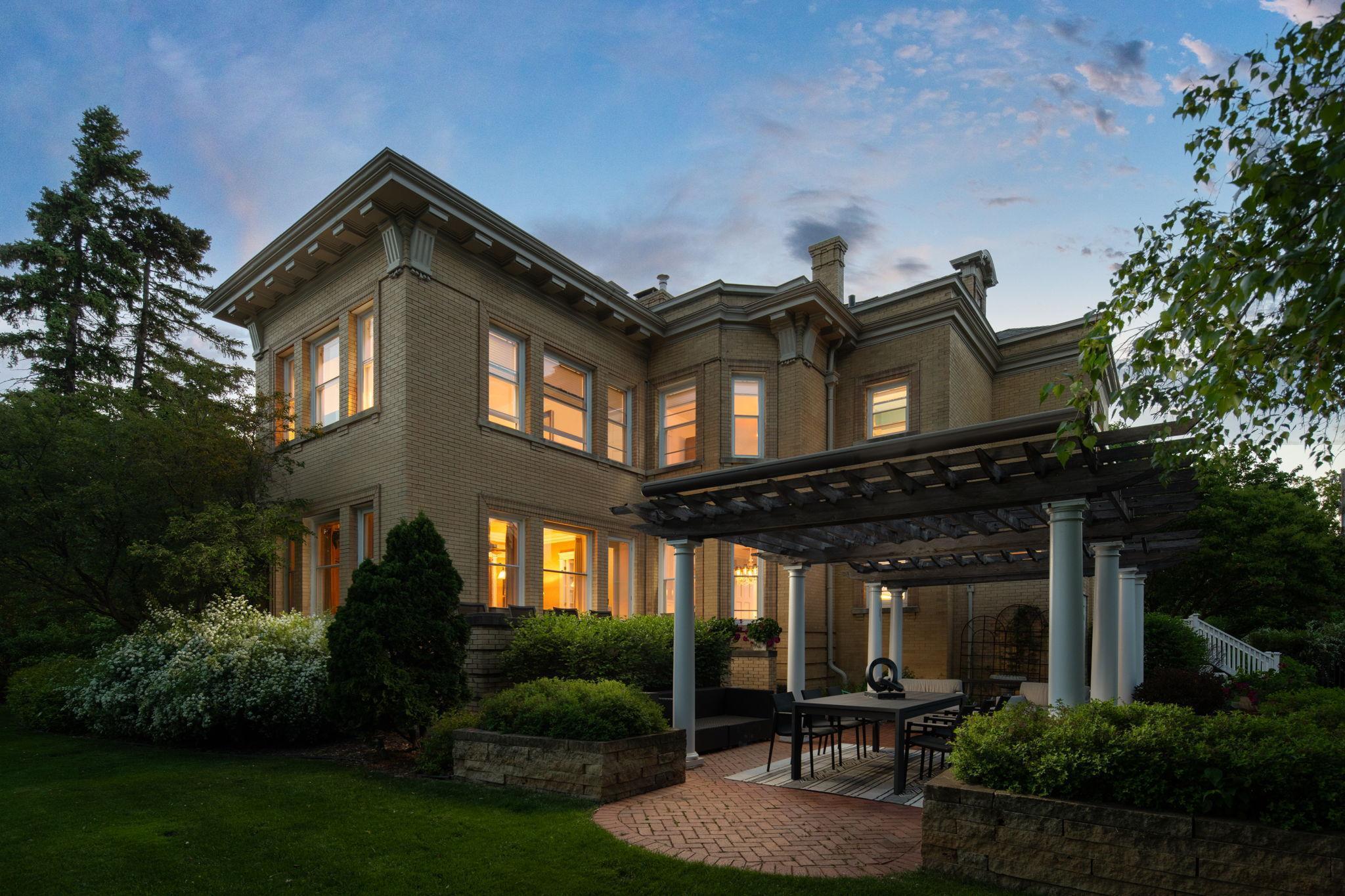 Property Photo: 226 Grotto Street S MN 55105