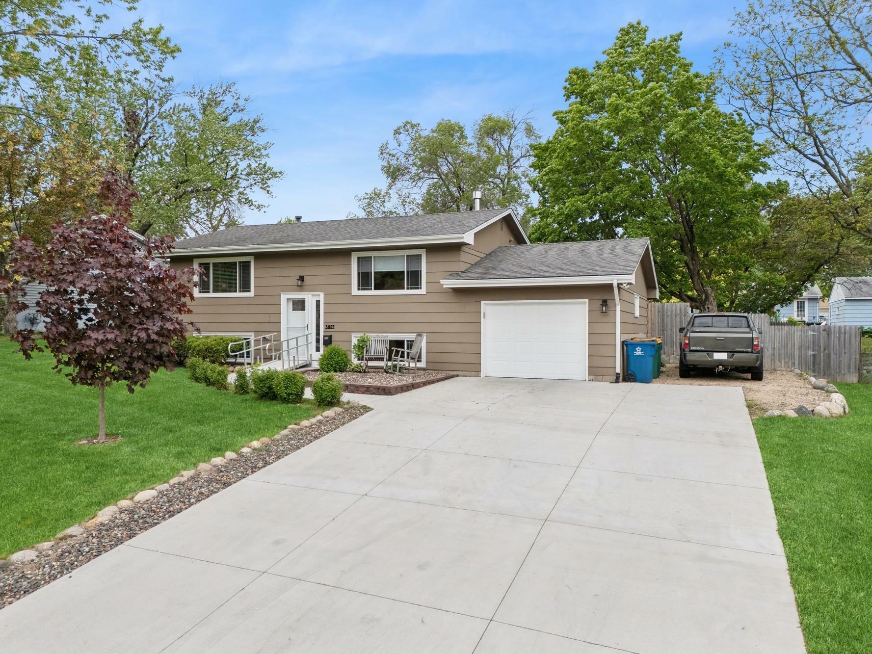 Property Photo: 3807 Independence Avenue N MN 55427