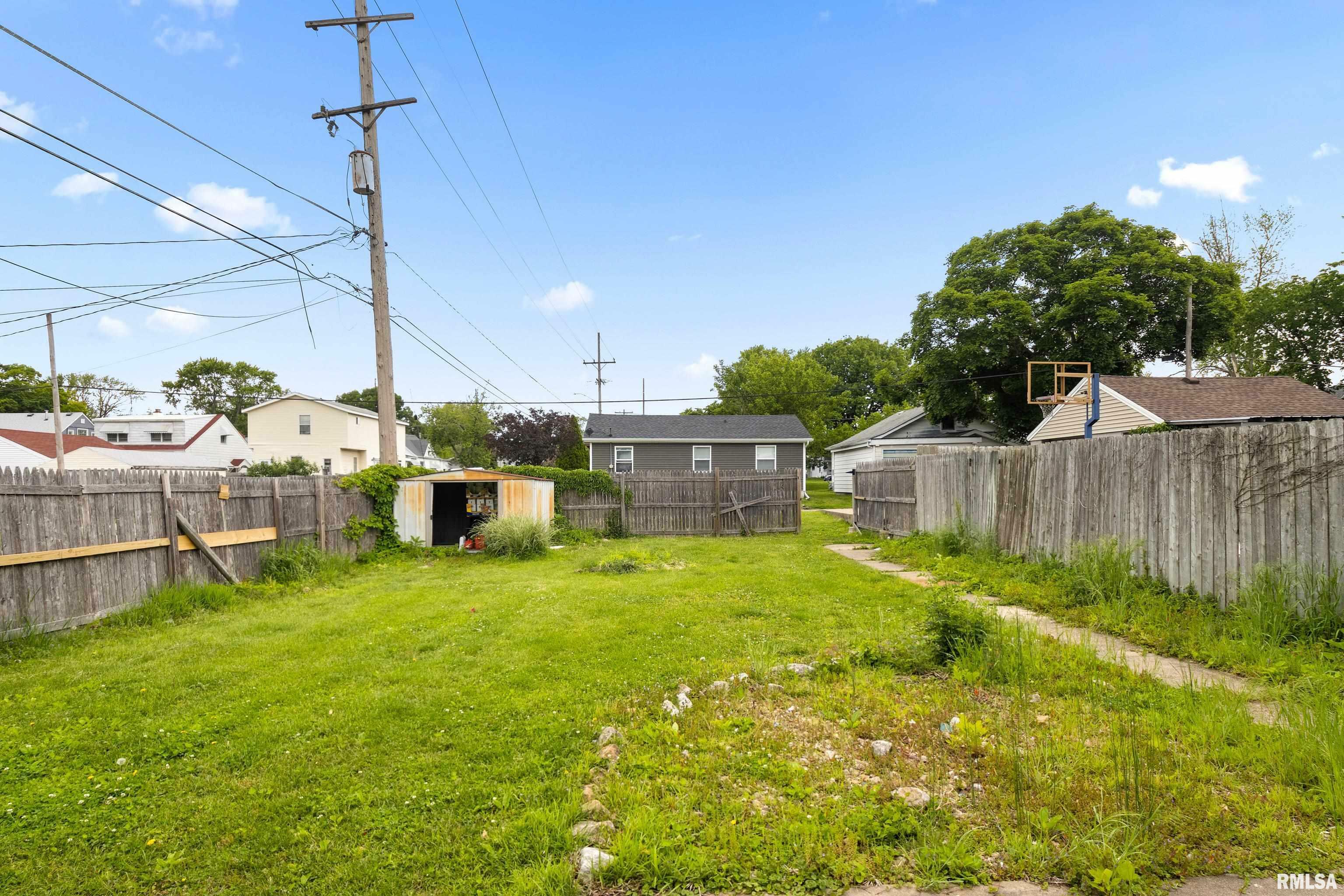Property Photo:  1201 E Hines Avenue  IL 61616 