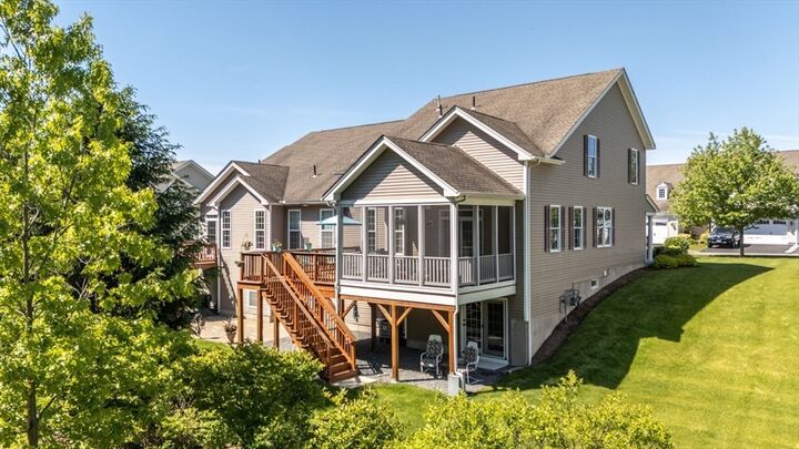 Property Photo:  15 Herrick Dr 15  MA 01844 