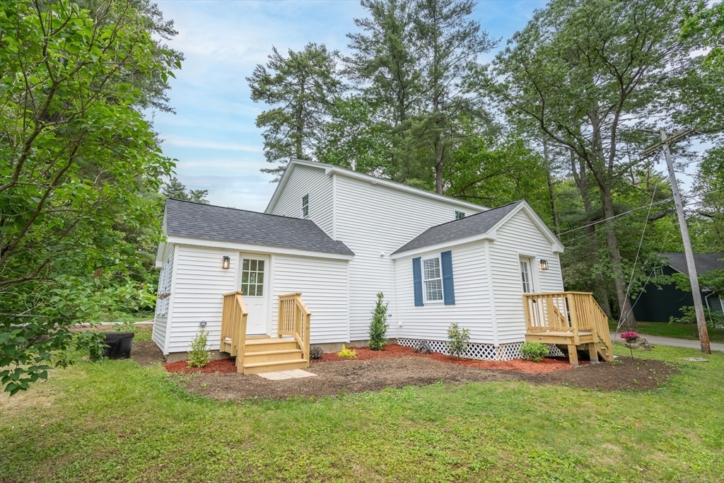 Property Photo:  22 Mountain Brook Road  MA 01566 