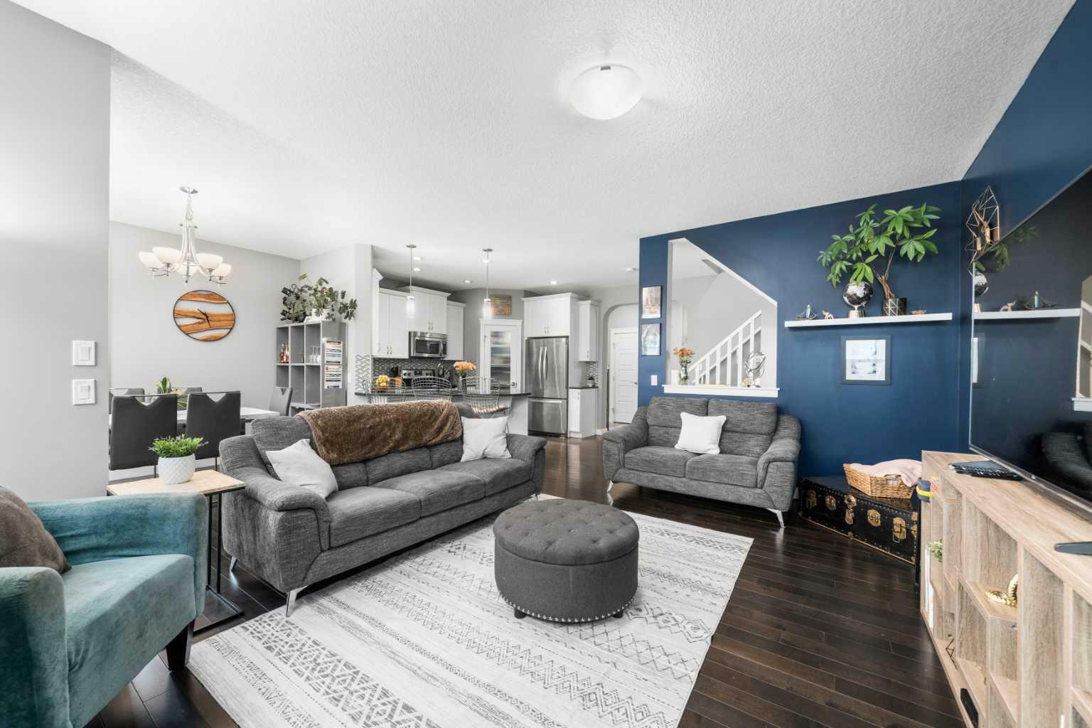 Property Photo: 37 Evansglen Mews NW AB T3P 0P1