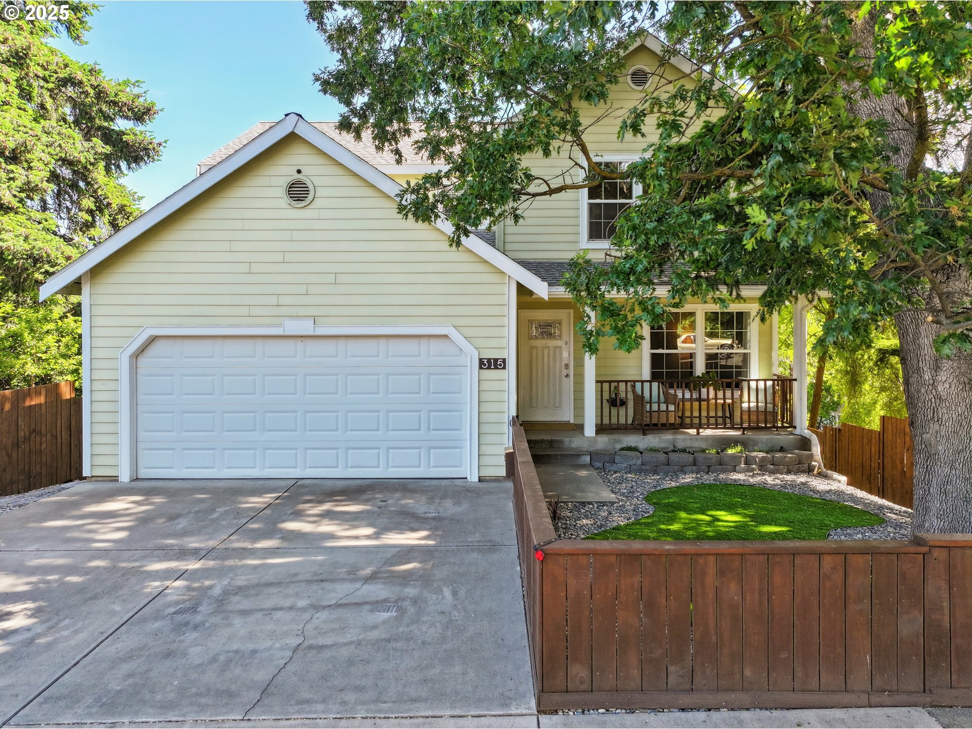 Property Photo: 315 W 13th St OR 97058
