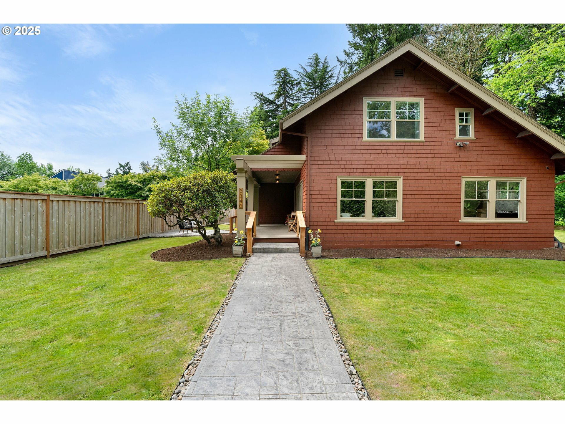 Property Photo: 2340 SW Dolph Ct OR 97219
