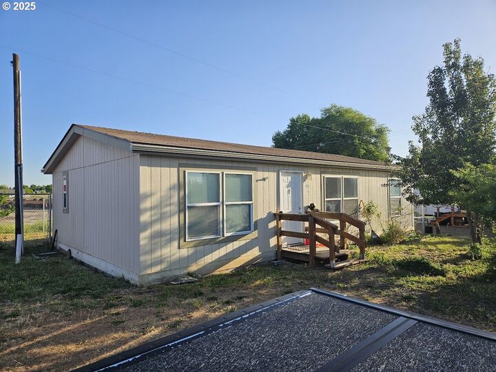 Property Photo:  310 E Collins St  WA 98620 