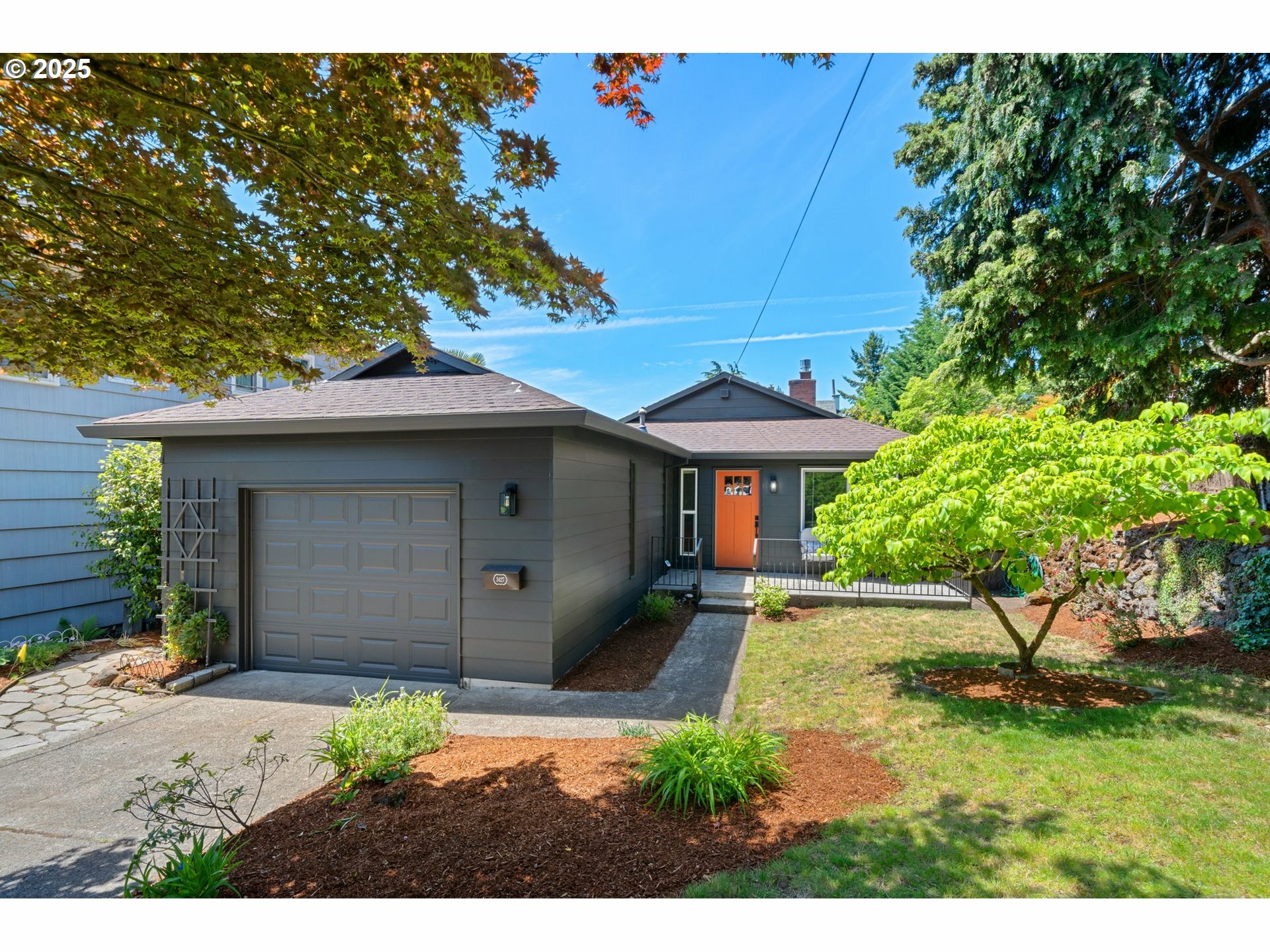 Property Photo: 3427 NE 32nd Pl OR 97212