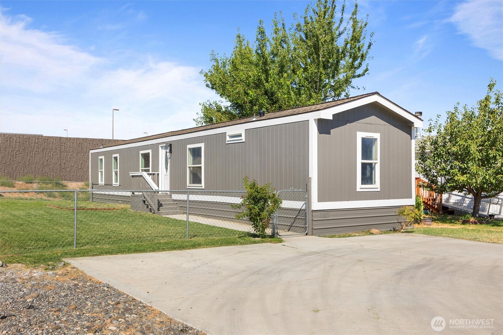 Property Photo:  677  Lonetree Lane  WA 99352 