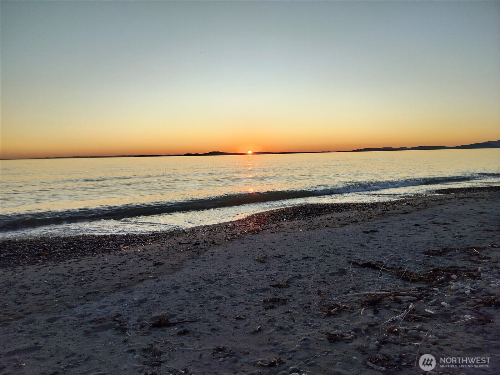 Property Photo:  4693  Surfcrest Drive  WA 98277 