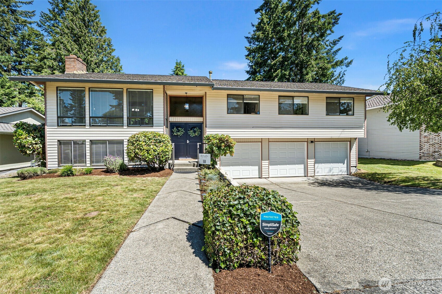 Property Photo: 14202 SE 162nd Place WA 98058
