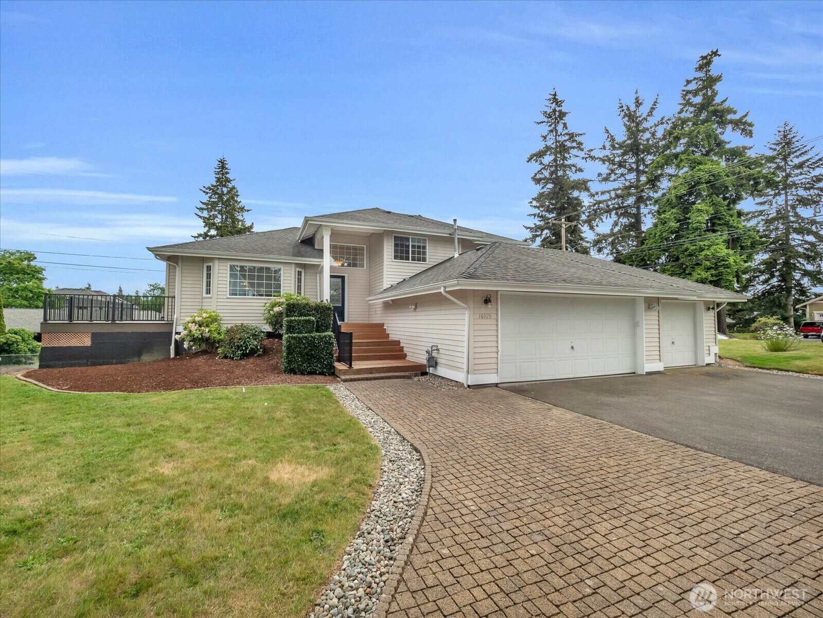Property Photo: 16929 52nd Avenue W WA 98037