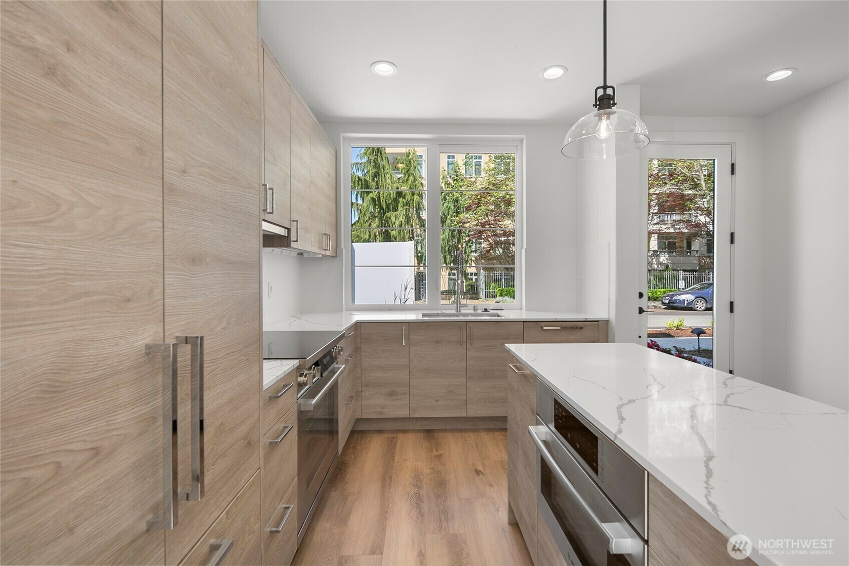 Property Photo: 118 E 2nd Avenue S WA 98033