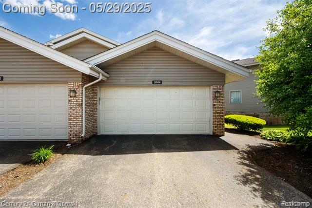 Property Photo: 21084 Boulder Circle MI 48167