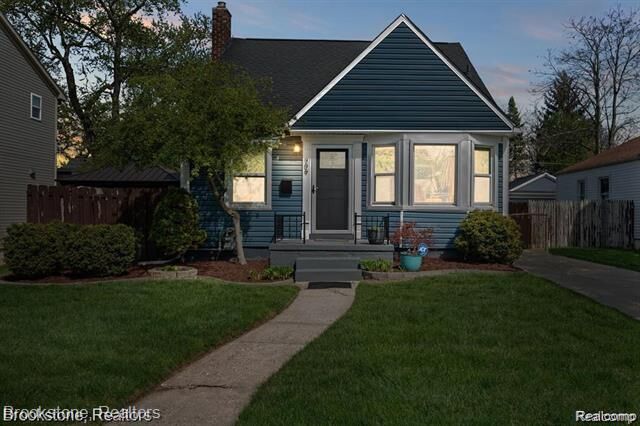 Property Photo:  909 Hoffman Avenue  MI 48067 