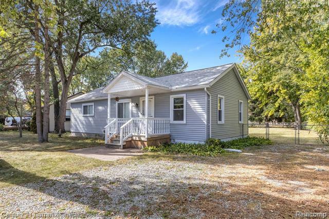 Property Photo: 33720 Harlowshire Street MI 48335