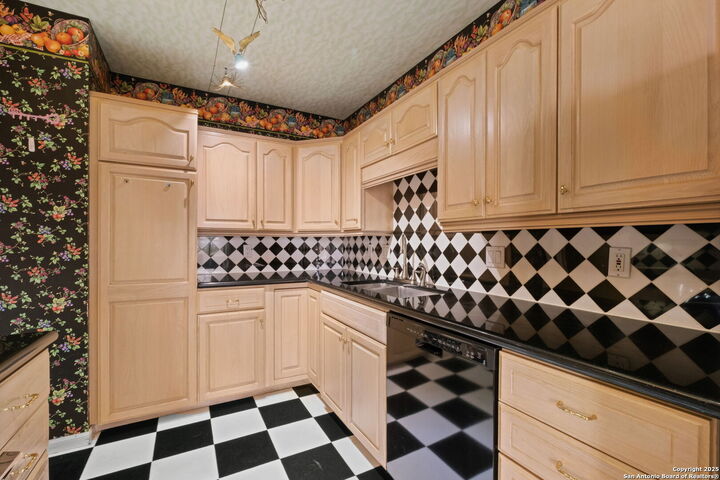 Property Photo:  1 Towers Park Ln 1512  TX 78209 