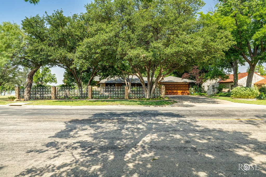Property Photo: 1703 Christoval Rd TX 76903