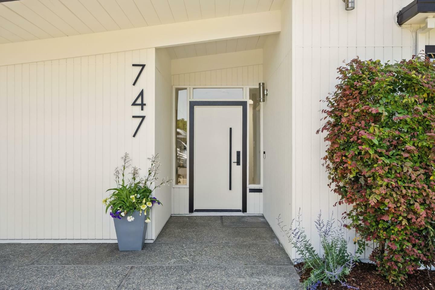 Property Photo: 747 De Soto Drive CA 94303