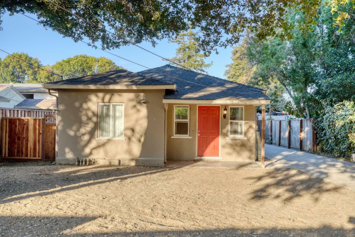 Property Photo:  1871 Woodland Avenue  CA 94303 