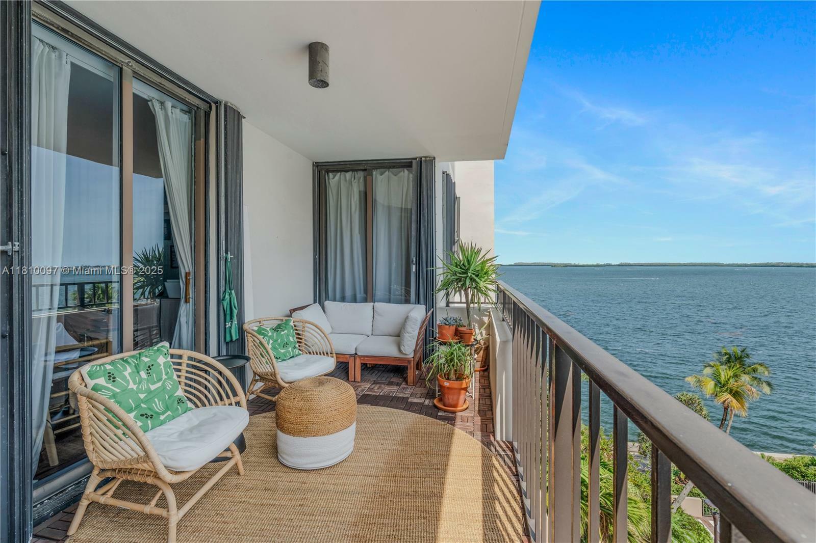 Property Photo: 520 Brickell Key Dr A707 FL 33131