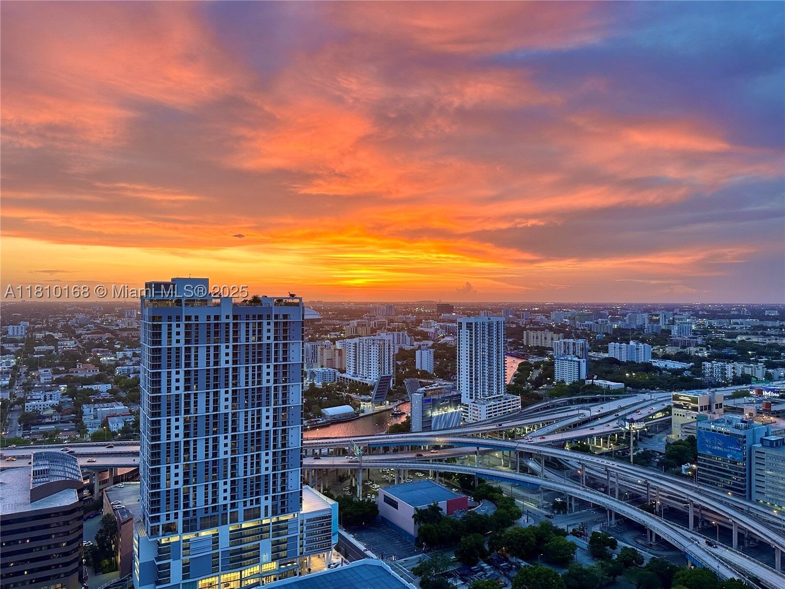 Property Photo: 90 SW 3rd St 4007 FL 33130