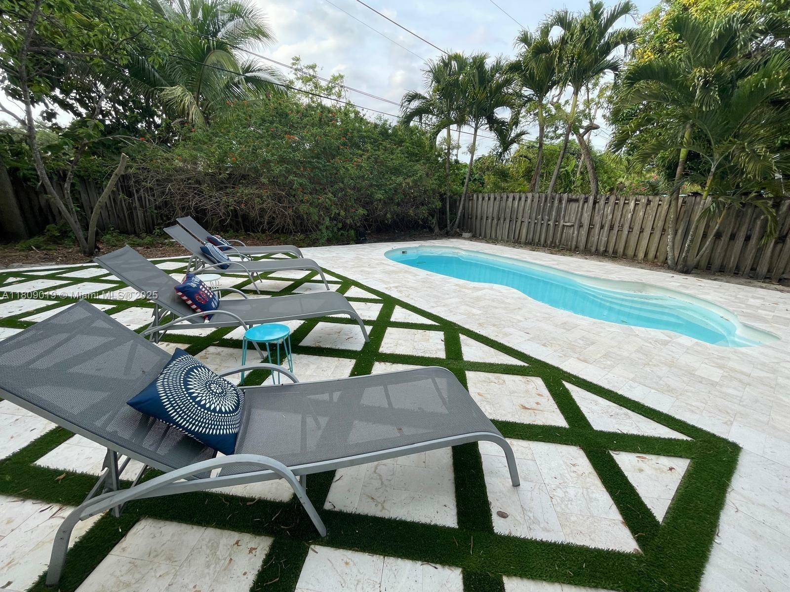 Property Photo:  1427 SW 30th St  FL 33315 