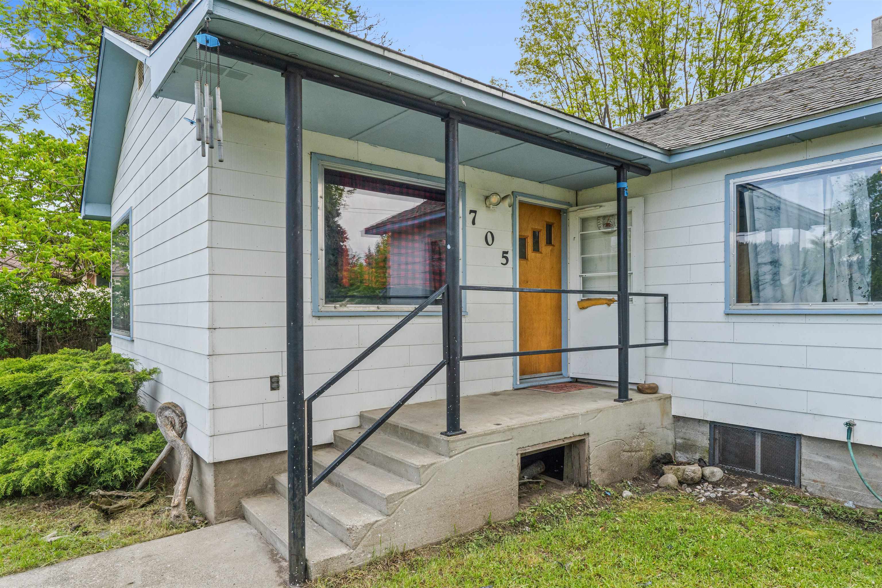 Property Photo: 705 Old Kettle Rd WA 99114