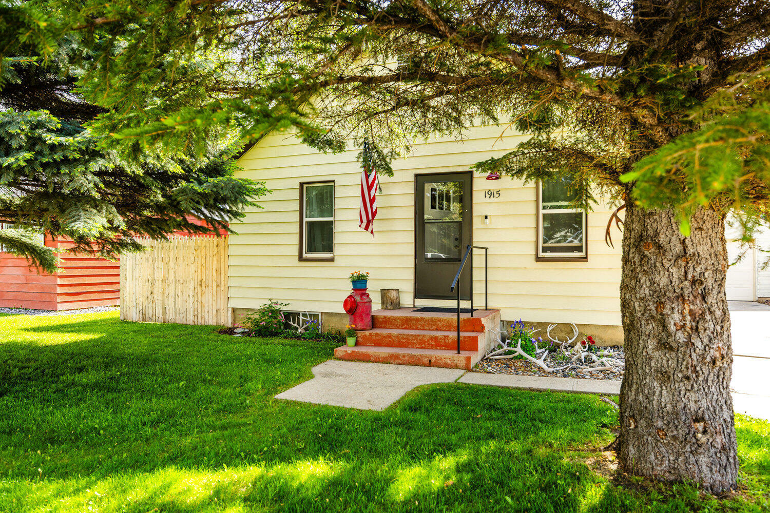 Property Photo: 1915 Frackleton Street WY 82801
