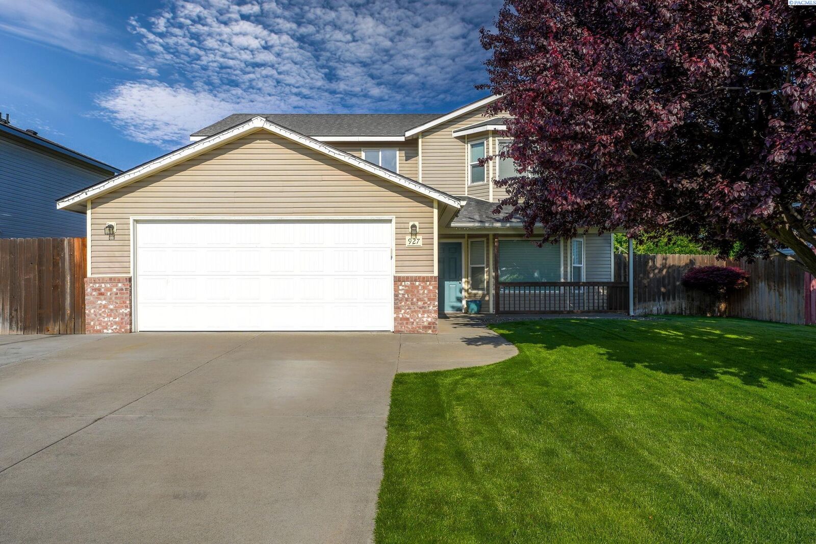 Property Photo:  927 N Owen Avenue  WA 99301 