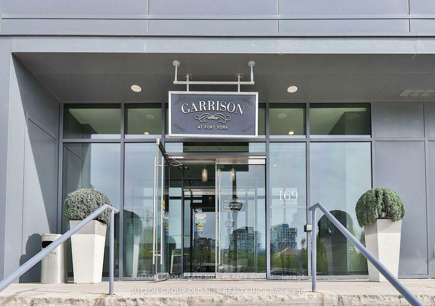 Property Photo: 169 Fort York Boulevard 517 ON M5V 0C8