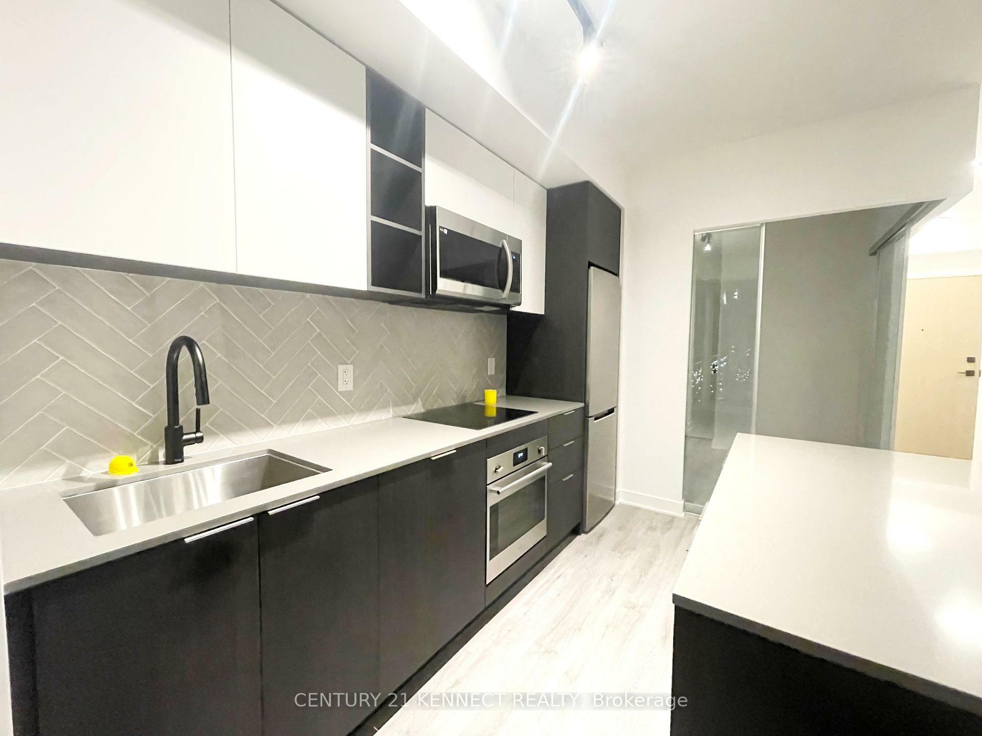 Photo de la propriété:  36 Zorra Street 2105  ON M8Z 0G5 