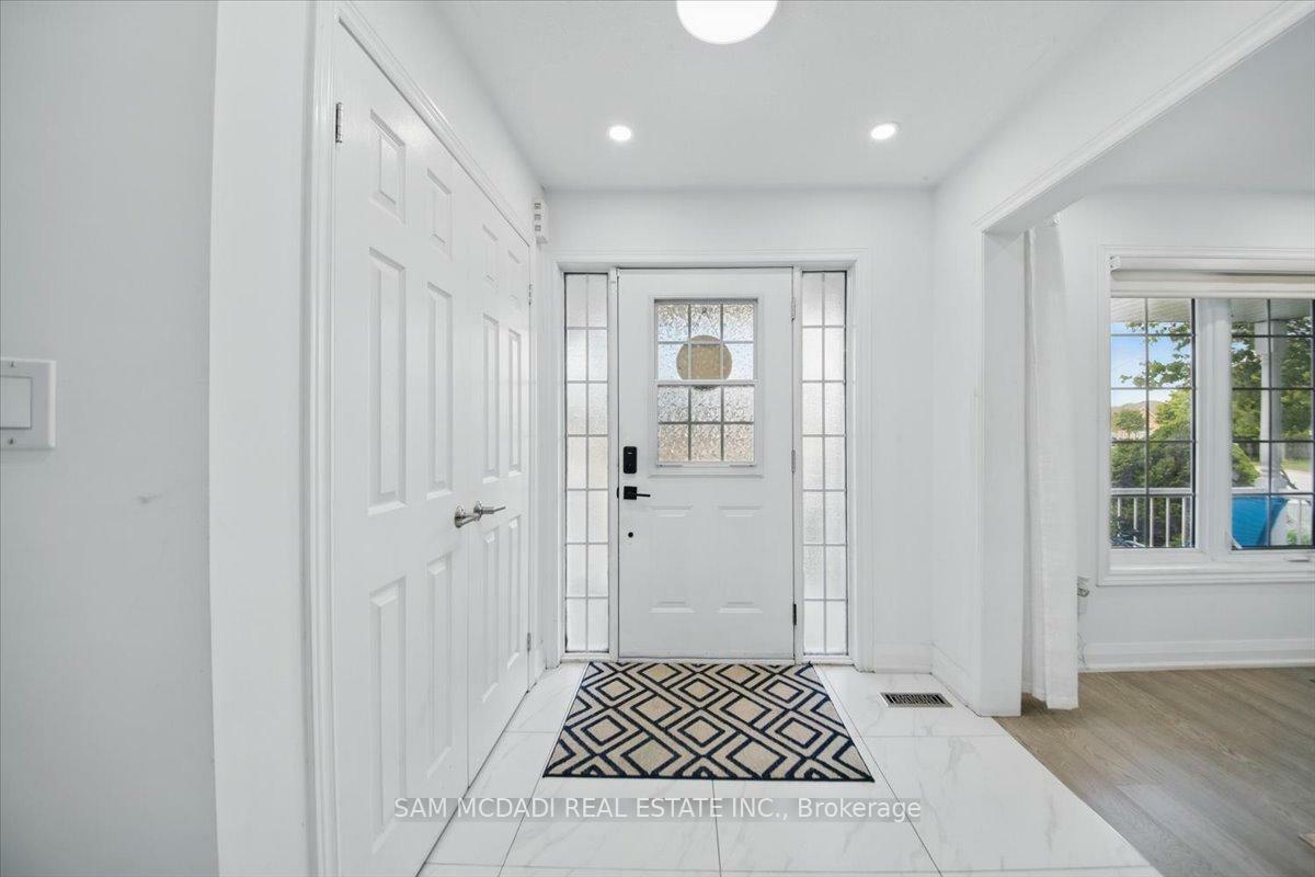 Property Photo: 114 Tanners Drive ON L7J 2Y8