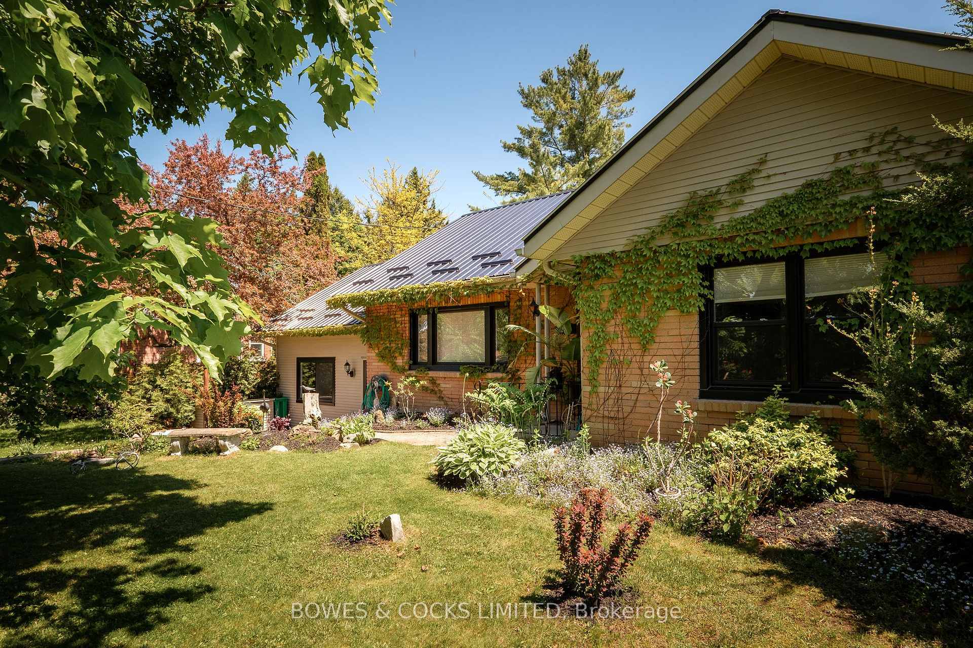 Property Photo:  238 Rogers Street  ON K9H 1W3 