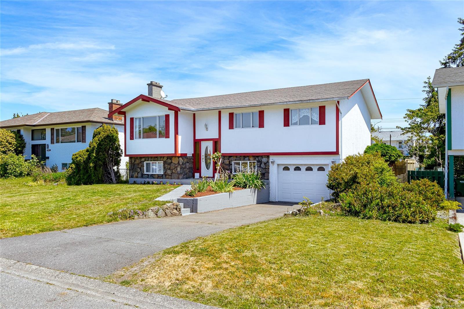 Property Photo: 3973 Birchwood St BC V8N 3L9