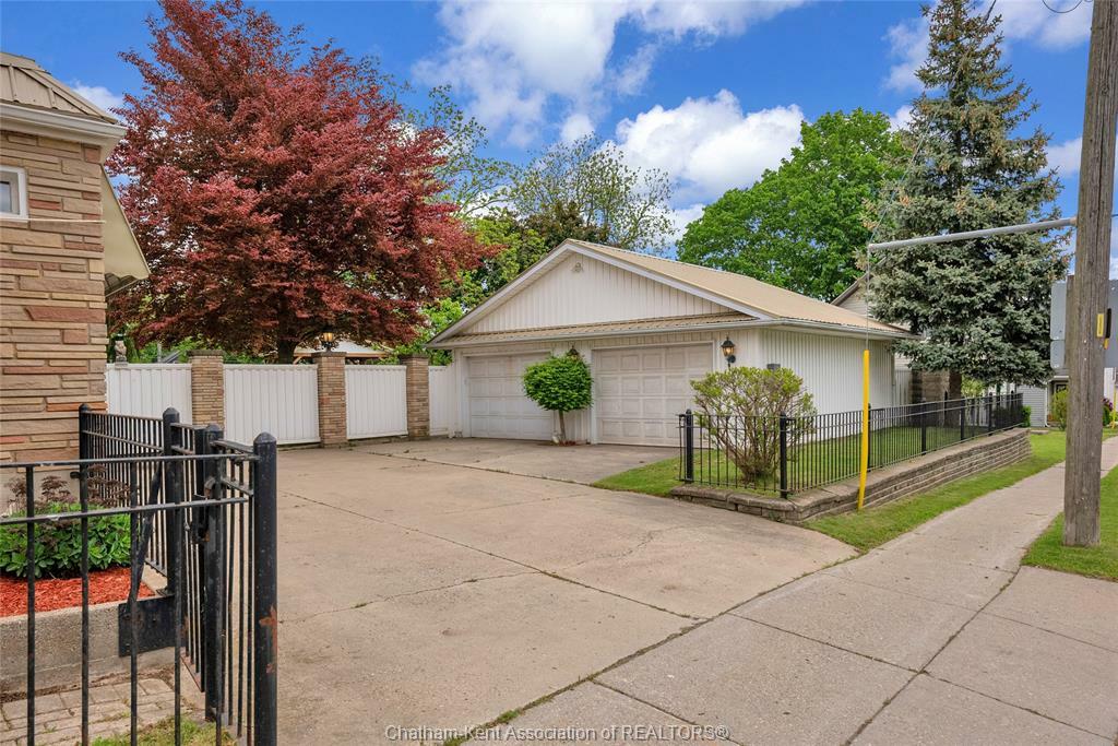 Property Photo: 7 Chatham Street South ON N0P 1A0