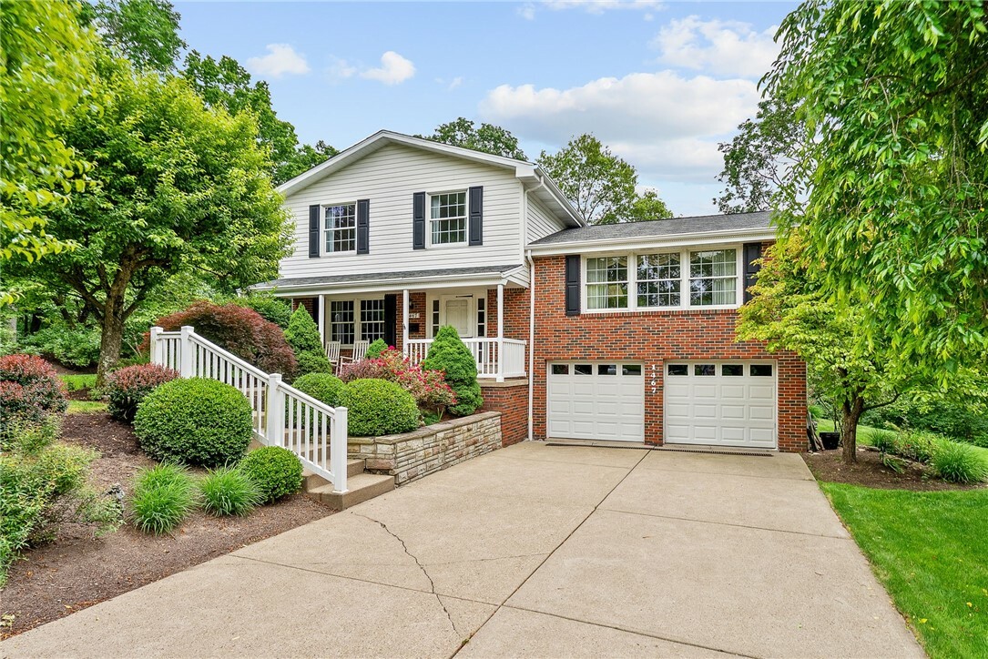 Property Photo: 1467 Meteor Cir PA 15241