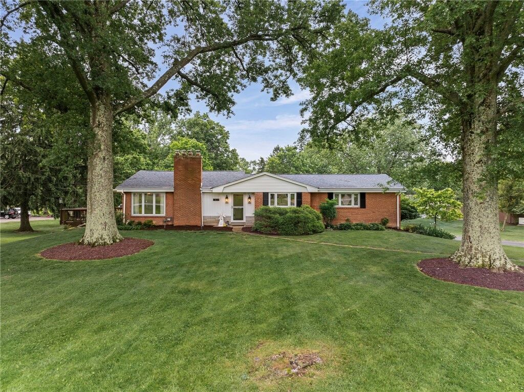 Property Photo: 1527 W Ingomar Rd PA 15237