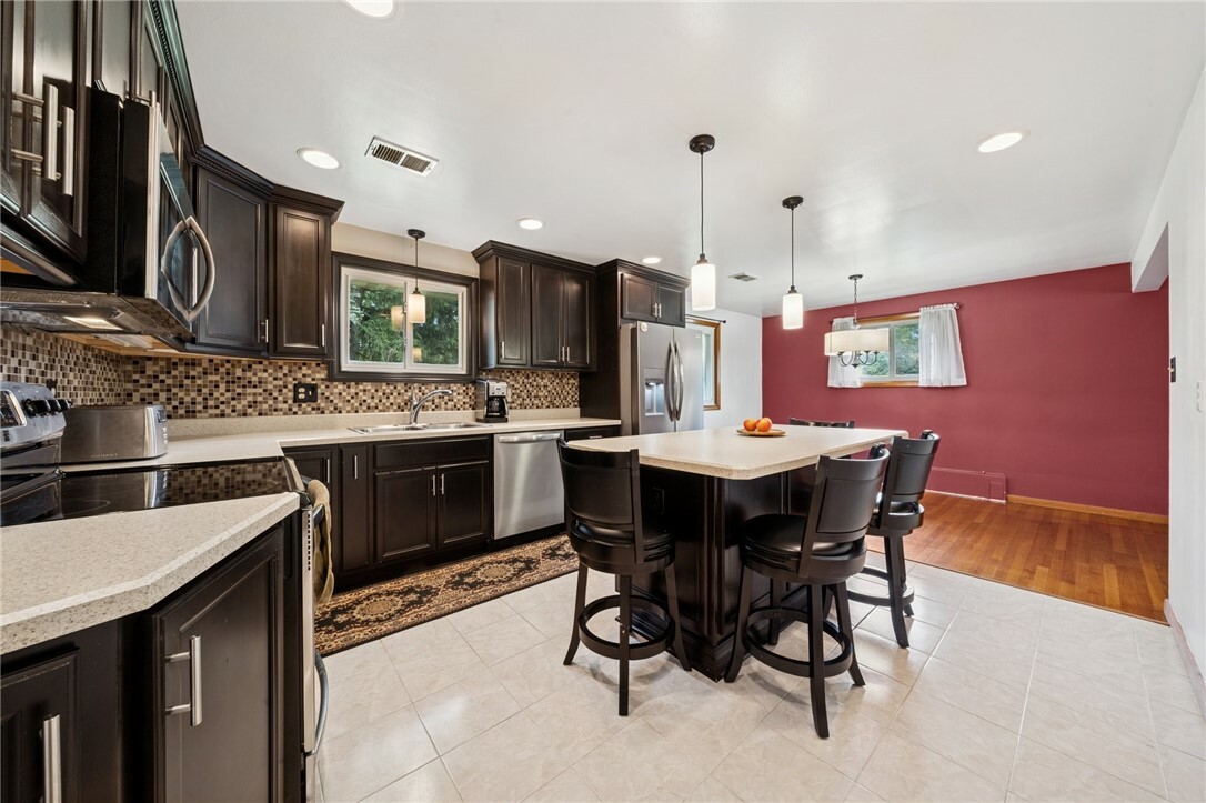 Property Photo:  954 Illinois Ave  PA 15221 