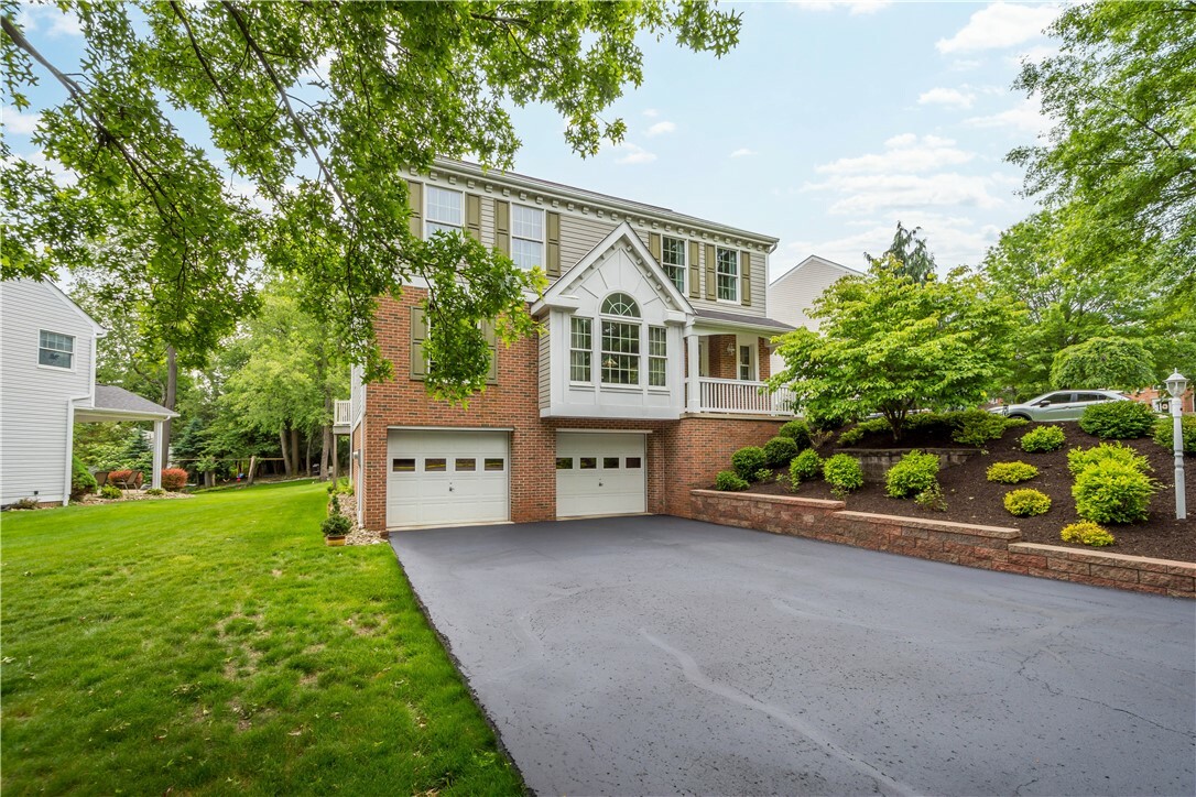 Property Photo:  5743 Villahaven Dr  PA 15236 