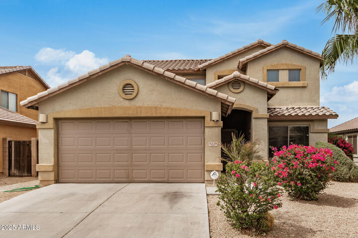 Property Photo: 5220 W Desert Lane AZ 85339