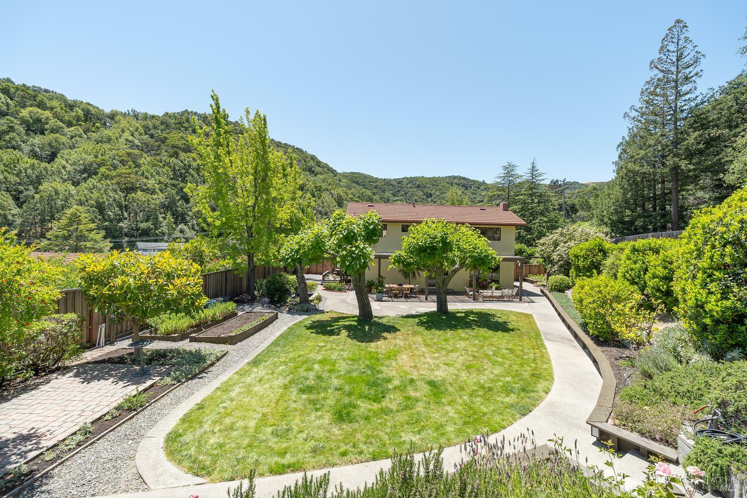Property Photo: 522 Blackstone Drive CA 94903