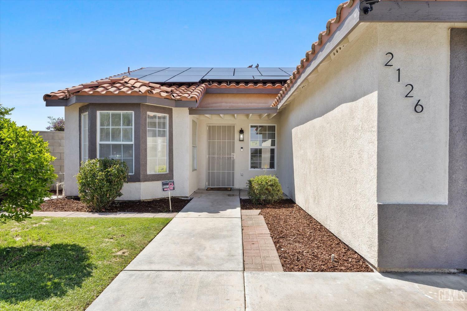 Property Photo: 2126 Foxglove Court CA 93304