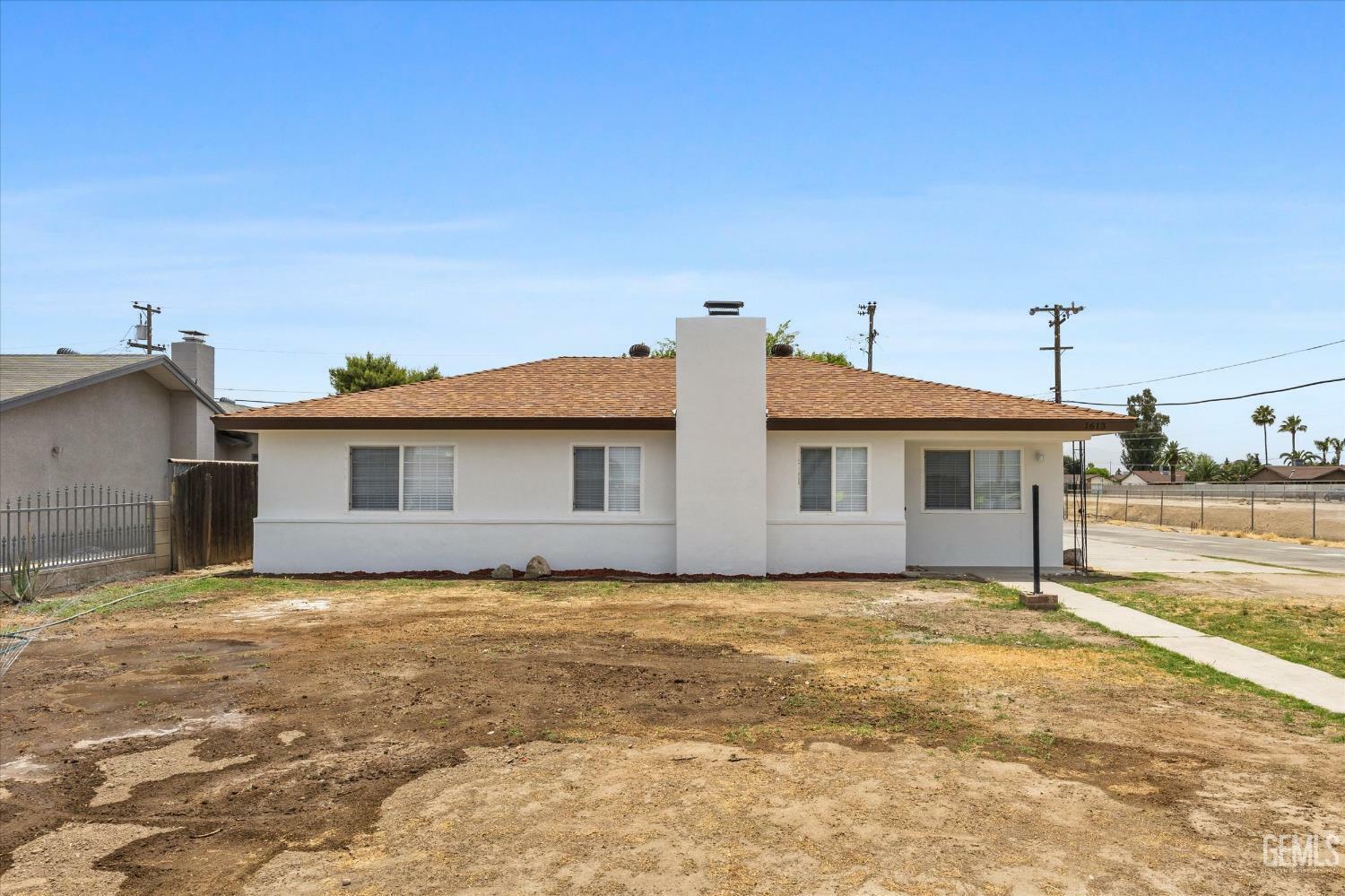 Property Photo: 1613 Fairview Road CA 93307