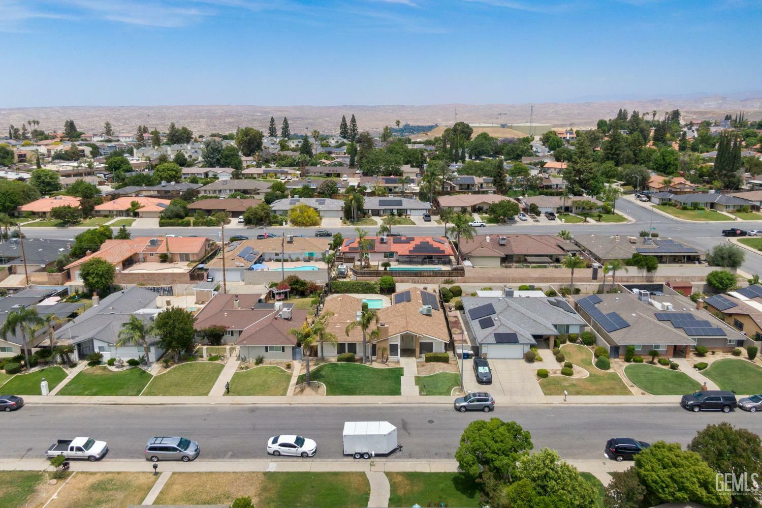 Property Photo: 4300 Cambridge Drive CA 93306