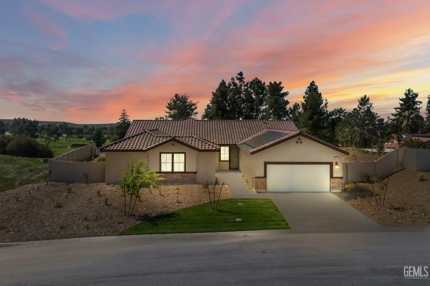 Property Photo: 5608 Levanto Street CA 93306