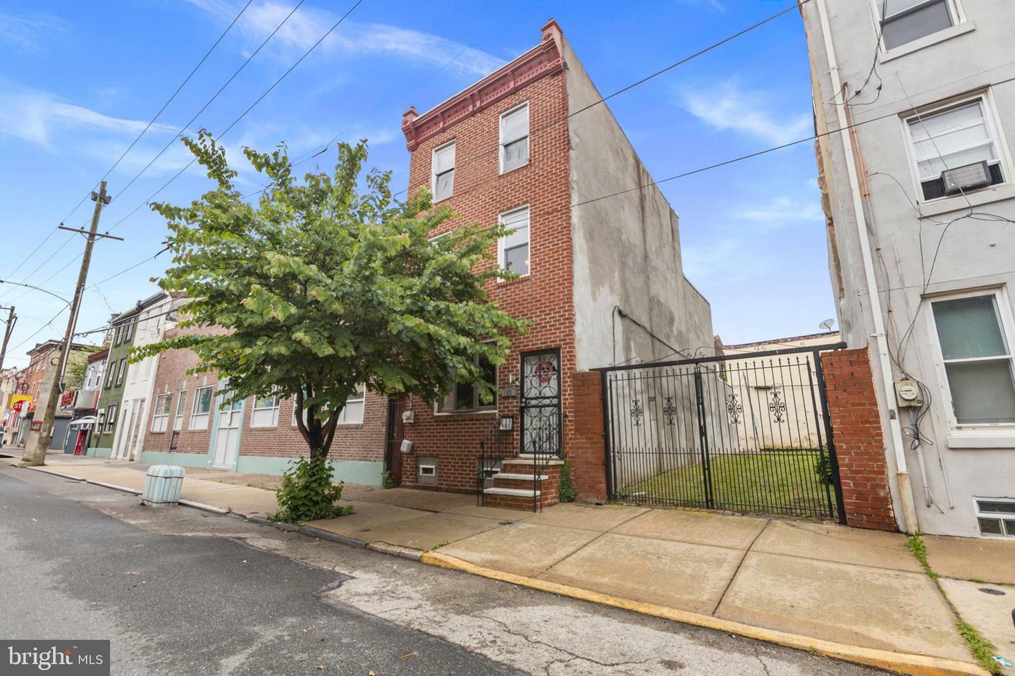 Property Photo: 133 W Norris Street PA 19122